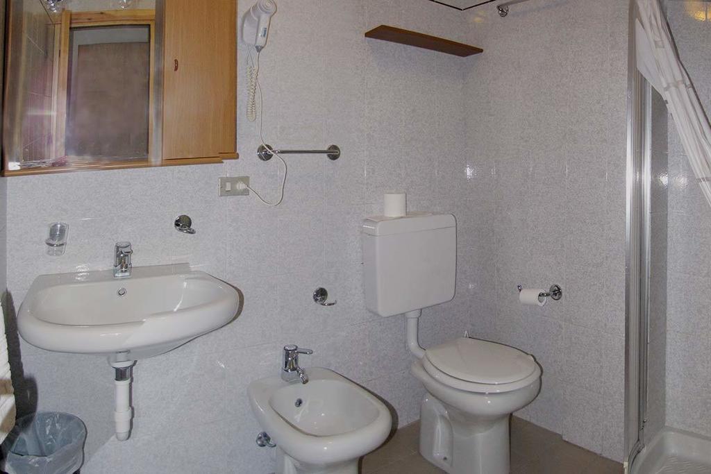 Casa Vacanze Ca' De Val Campodolcino Rom bilde
